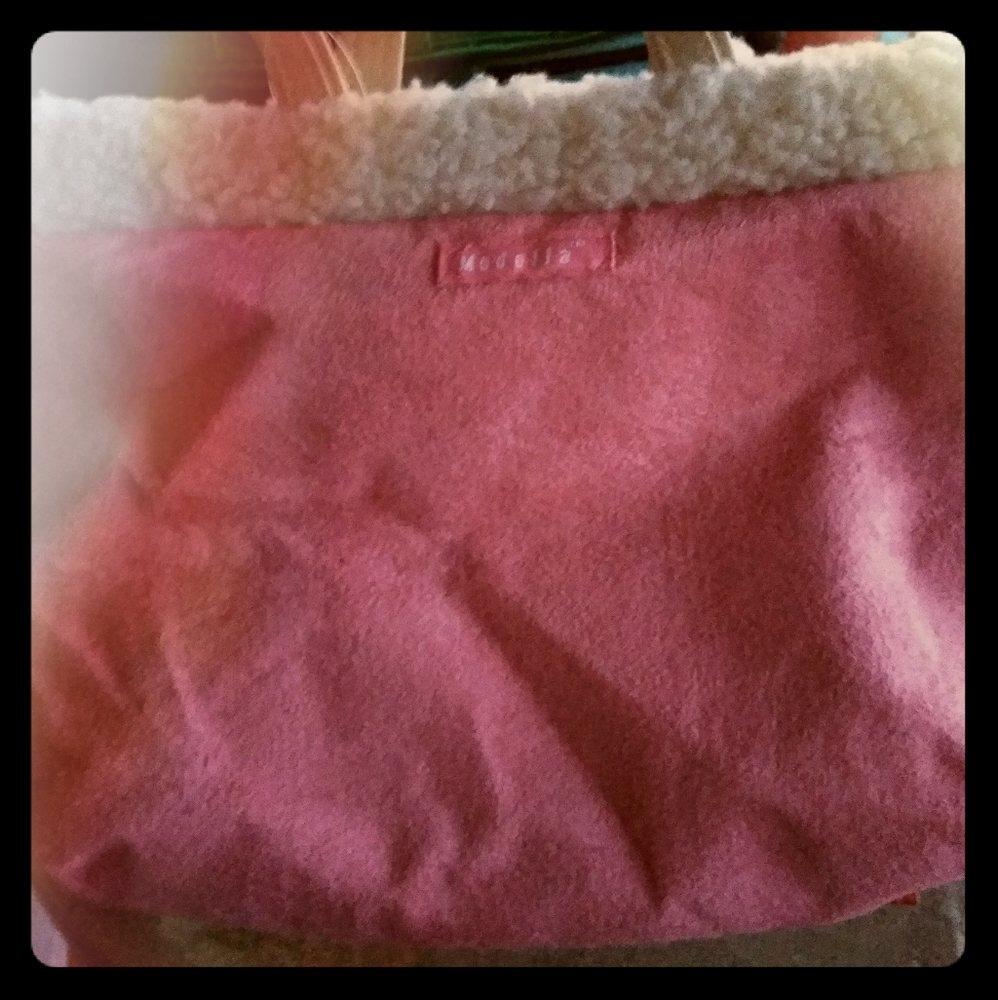 New without tags cute pink purse with furr.